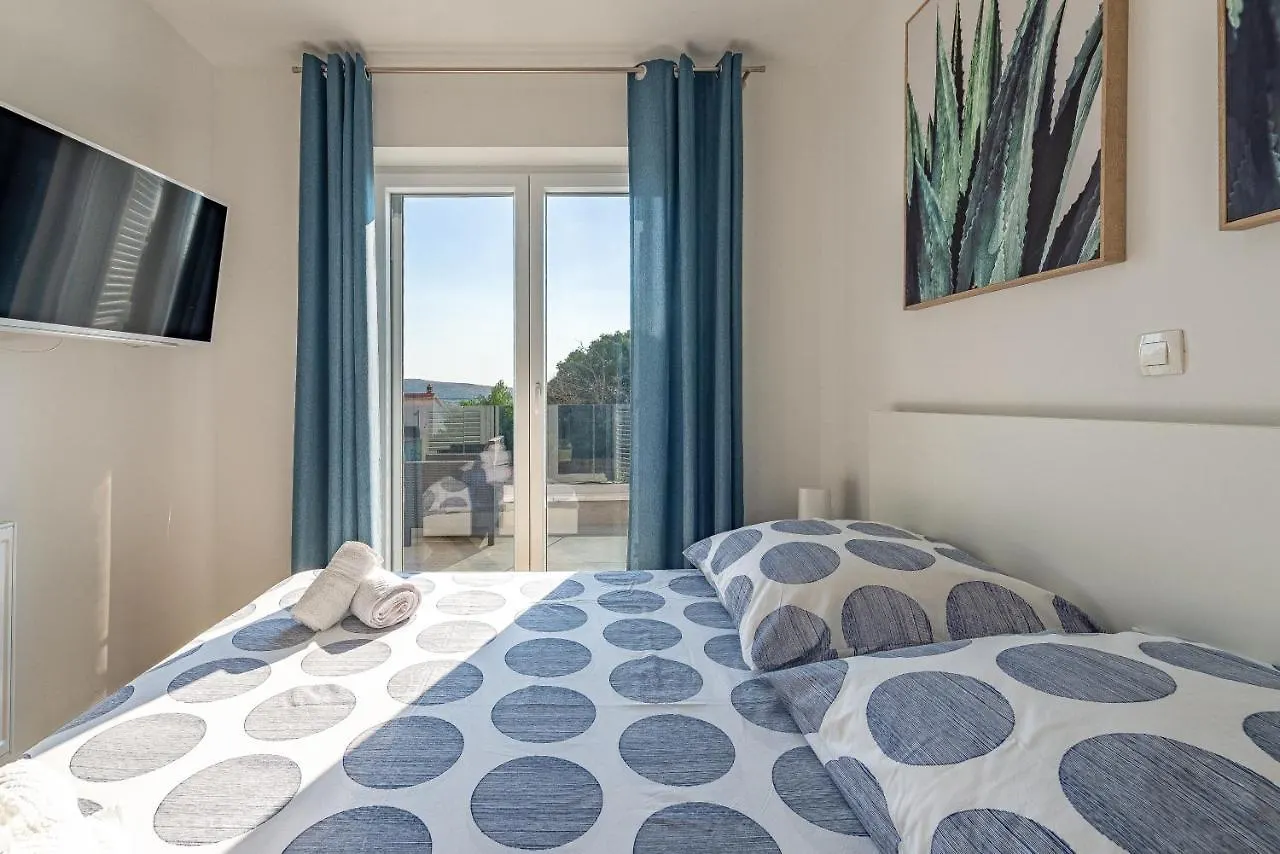 Apartments Luka & Lorena Galovac  Galovac (Zadar)