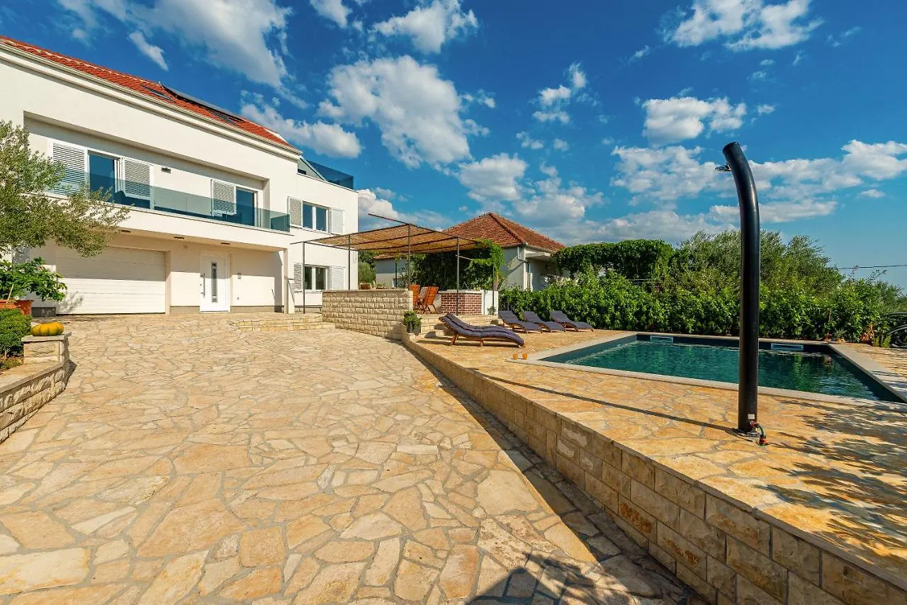 Apartments Luka & Lorena Galovac  Croatia